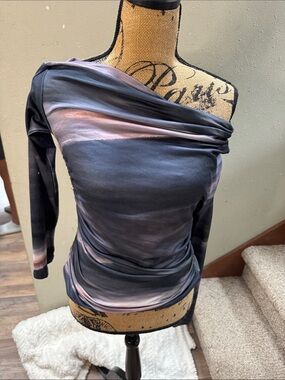 Source Unknown Off-Shoulder Long Sleeve Top in Black and Purple